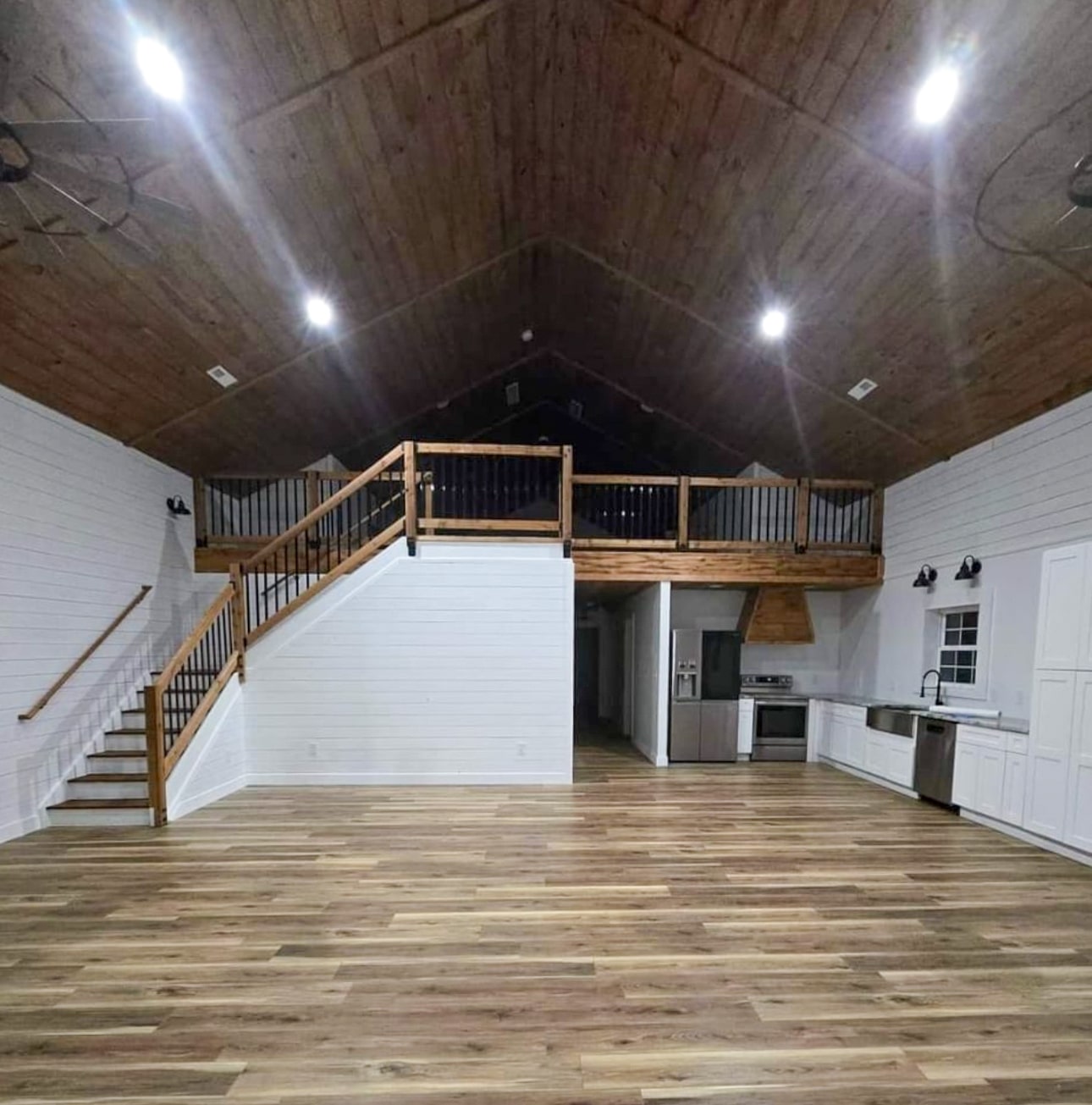 100x150 BARNDOMINIUM Interior