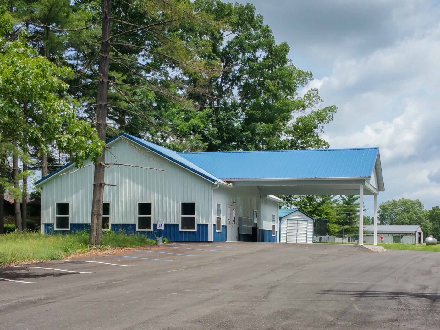 blue and white 56x80 commercial pole barn